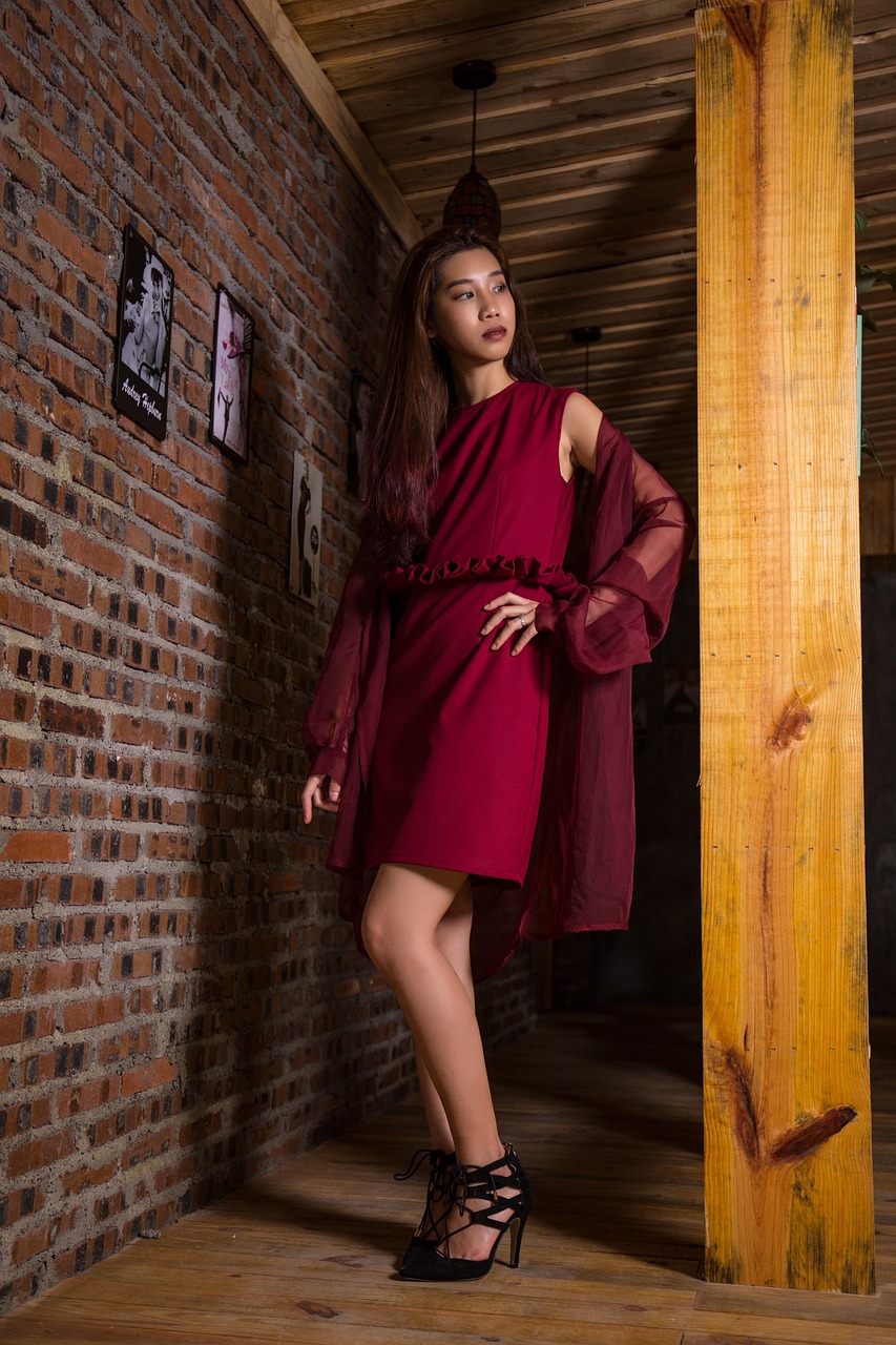 太平鸟扑克牌棒球服，一件衣服里藏着的街头暗号与赌徒基因