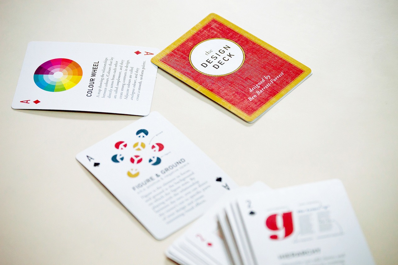 扑克牌里的红与黑，一套色彩代码背后的数学、心理和江湖